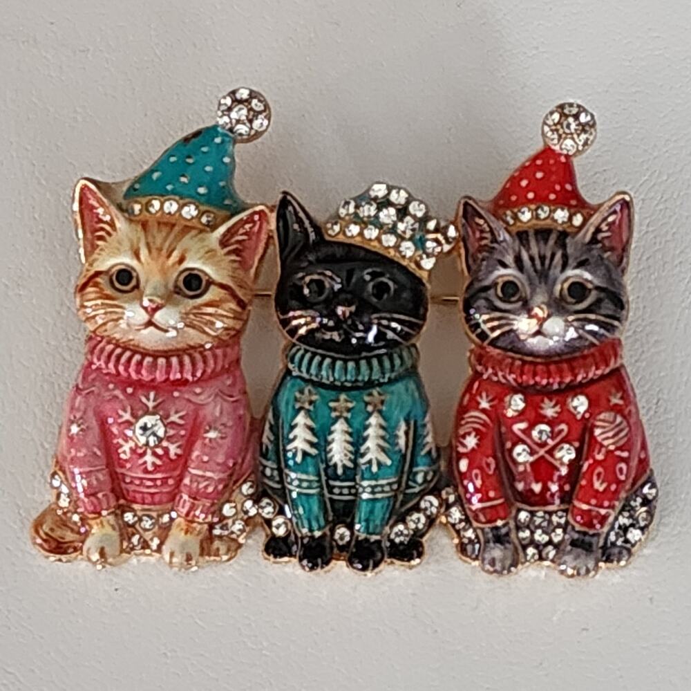 Festive 3-Cat Christmas Brooch Sparkly Holiday Sweaters & Hats